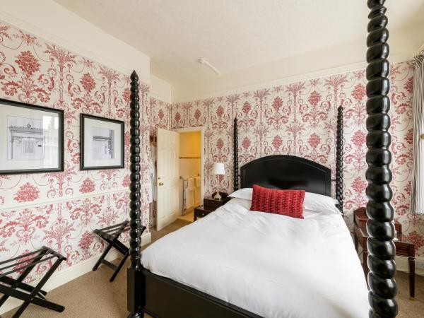 Royal Hotel : photo 1 de la chambre chambre avec lit à baldaquin