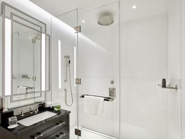 Four Seasons Hotel London at Ten Trinity Square : photo 7 de la chambre one bedroom city view hotel residence