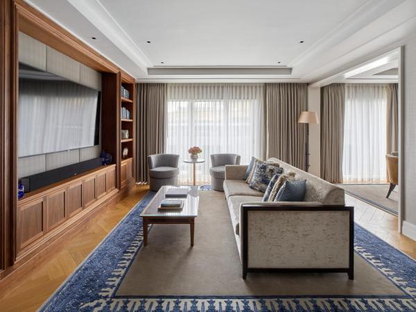 Four Seasons Hotel London at Ten Trinity Square : photo 5 de la chambre one bedroom city view hotel residence