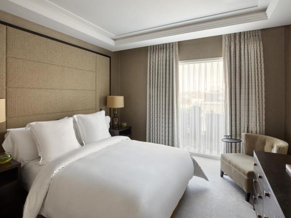 Four Seasons Hotel London at Ten Trinity Square : photo 5 de la chambre three bedroom panoramic view hotel residence