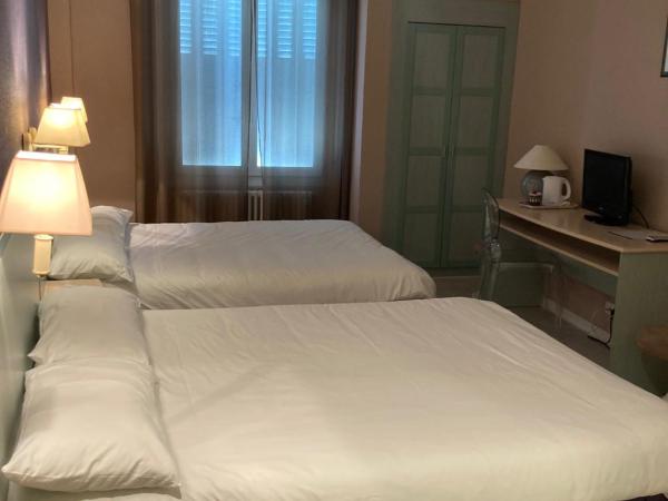 Hôtel Christina Lourdes : photo 3 de la chambre chambre triple