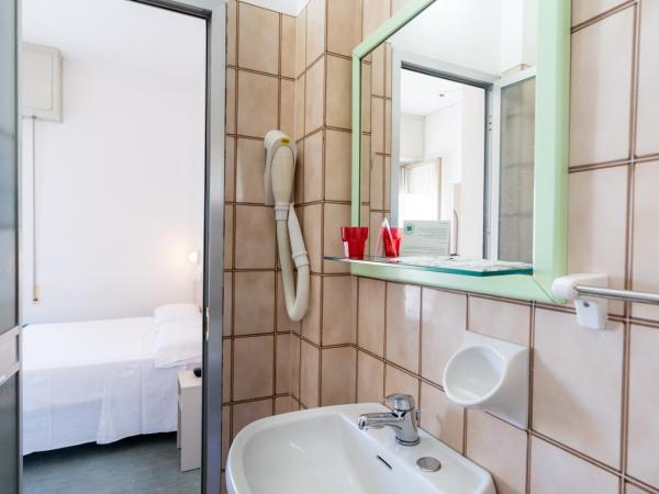 Hotel Montmartre : photo 7 de la chambre chambre Économique