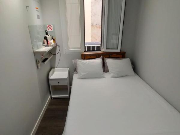 diezmadrid : photo 2 de la chambre chambre double ou lits jumeaux avec salle de bains commune