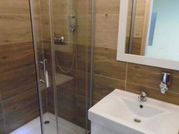 Hostel DV Morski - z prywatnymi łazienkami : photo 9 de la chambre chambre triple avec salle de bains