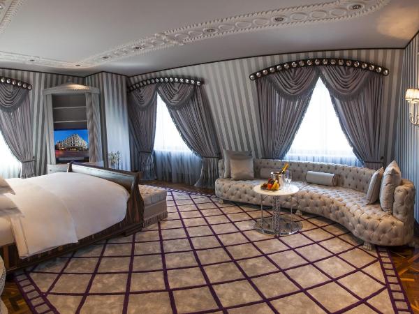 Wyndham Grand Istanbul Kalamış Marina Hotel : photo 9 de la chambre suite lit king-size présidentielle avec sauna et bain à remous