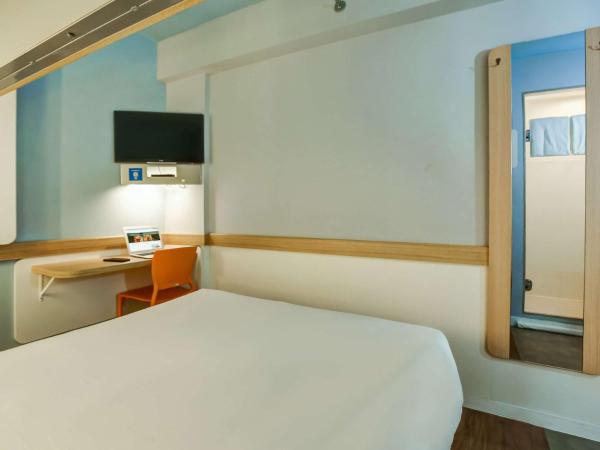 ibis budget RJ Copacabana : photo 3 de la chambre chambre triple avec lit double et lit superposé