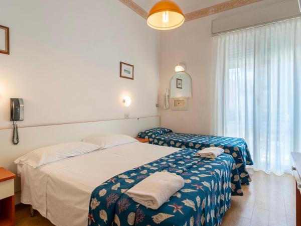 Hotel Milanese : photo 3 de la chambre chambre triple - vue latérale sur mer