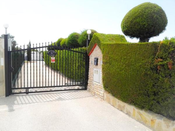 casadelfenix : photo 2 de la chambre chambre double - vue sur jardin