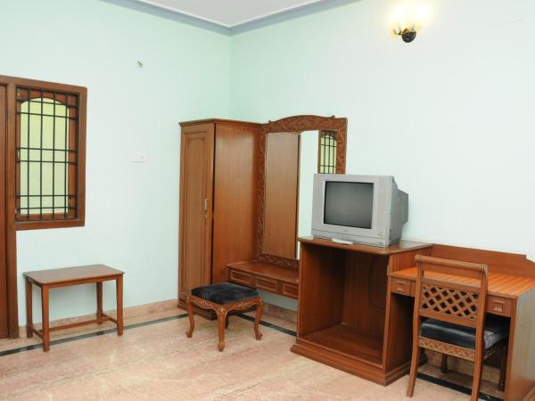 Lloyds Serviced Apartments,Krishna Street,T Nagar : photo 8 de la chambre chambre double deluxe