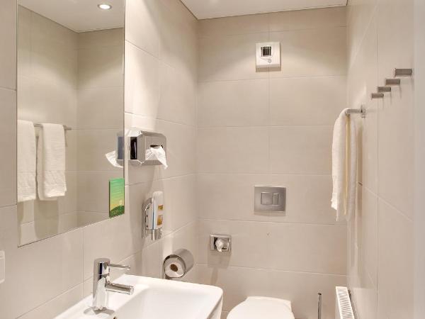 MEININGER Hotel Salzburg City Center : photo 5 de la chambre chambre triple