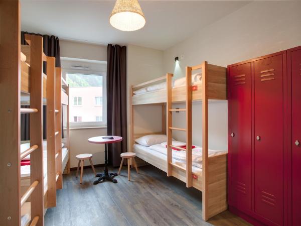 MEININGER Hotel Salzburg City Center : photo 3 de la chambre hébergement 6 lits