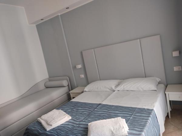 Hotel Caravel Park : photo 1 de la chambre chambre quadruple