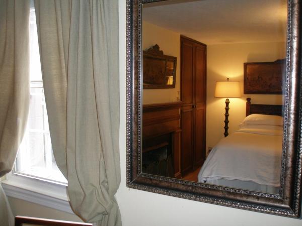 Incentra Village Hotel : photo 2 de la chambre studio gaylord avec grand lit et kitchenette