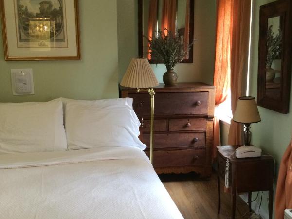 Incentra Village Hotel : photo 6 de la chambre studio lahore avec grand lit et kitchenette