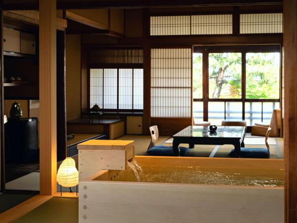 Nazuna Kyoto Nijo-jo : photo 1 de la chambre suite (90 m²) avec baignoire semi-extérieure - réservée aux adultes