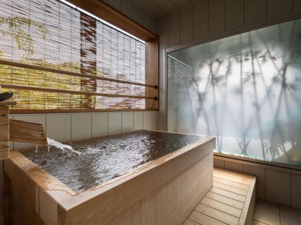 Nazuna Kyoto Nijo-jo : photo 6 de la chambre suite (90 m²) avec baignoire semi-extérieure - réservée aux adultes