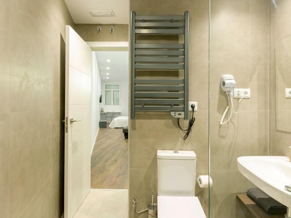 Ronda9 central suites : photo 8 de la chambre chambre deluxe avec 2 lits queen-size