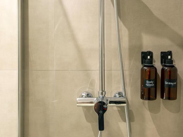 Ronda9 central suites : photo 10 de la chambre chambre deluxe avec 2 lits queen-size