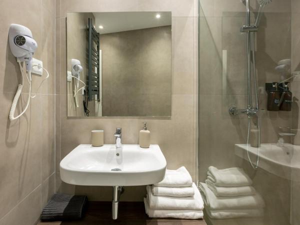 Ronda9 central suites : photo 9 de la chambre chambre deluxe avec 2 lits queen-size