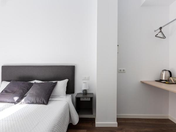 Ronda9 central suites : photo 9 de la chambre chambre double - vue sur jardin