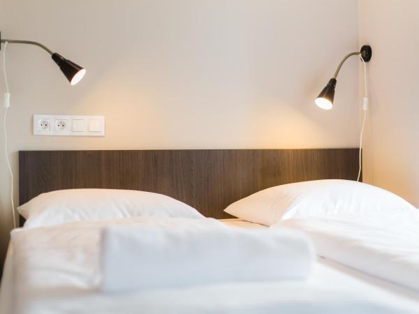 Minimino hotel : photo 8 de la chambre petite chambre lits jumeaux