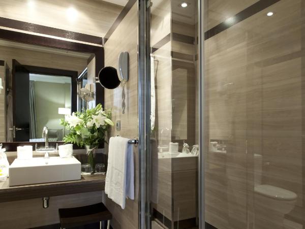 Hotel Saray : photo 3 de la chambre chambre familiale (2 adultes et 2 enfants)