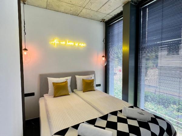 NEON APARTMENTS : photo 1 de la chambre studio