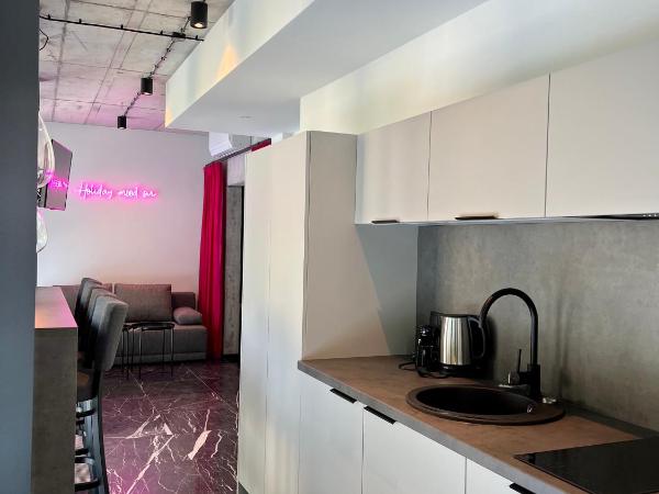 NEON APARTMENTS : photo 3 de la chambre appartement supérieur