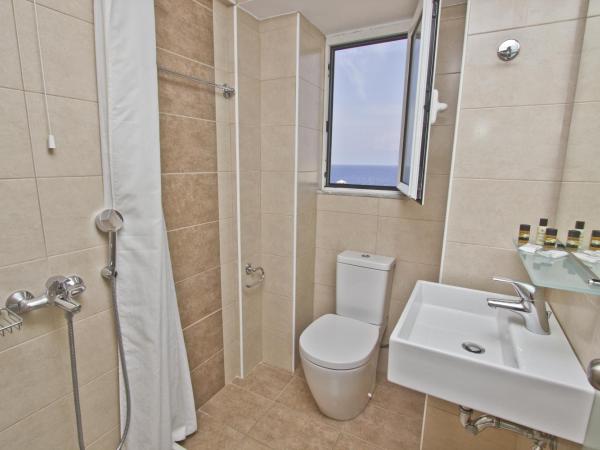 Nafsika Hotel : photo 8 de la chambre chambre lits jumeaux