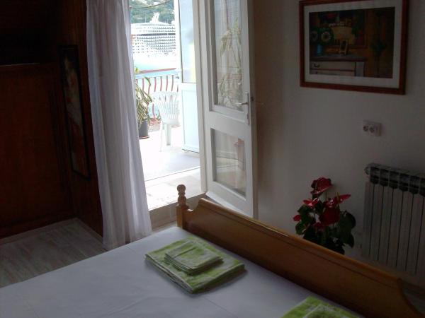 Hostel Saint Ursula Rooms : photo 2 de la chambre chambre double - vue sur mer