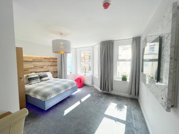 Coastline Retreats - Cloud9 Newly Renovated, Beautiful Ensuite Rooms Near Seafront in Town Centre, Netflix, SuperFast WiFi, Communal Kitchen : photo 3 de la chambre chambre double supérieure