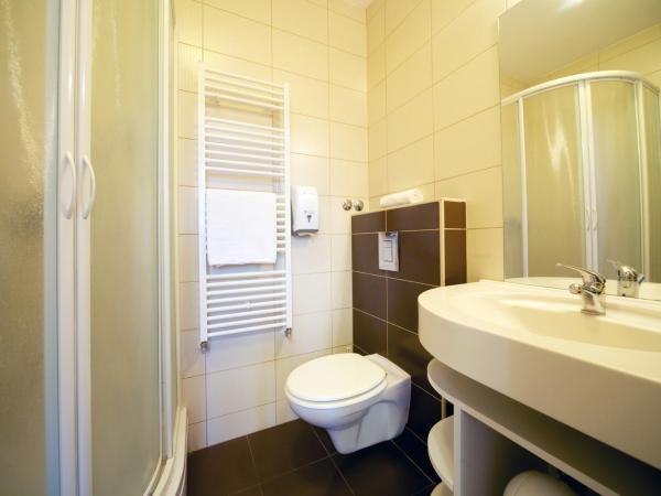 Funk Lounge Hostel : photo 2 de la chambre chambre quadruple avec salle de bains privative