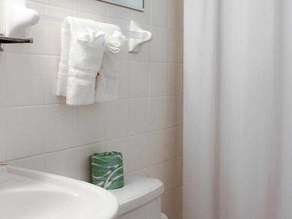 Beach Place Hotel : photo 3 de la chambre hébergement lit king-size supérieur avec kitchenette - parking gratuit