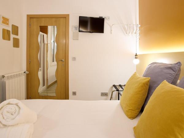 Pensión Aia : photo 1 de la chambre chambre double basique avec salle de bains commune