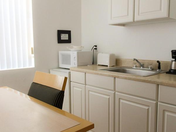 Beach Place Hotel : photo 10 de la chambre chambre double supérieure avec 2 lits doubles et cuisine - parking gratuit