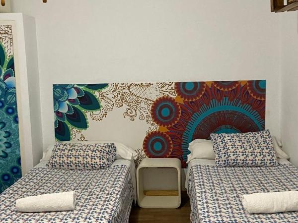 Hostel La Corredera : photo 10 de la chambre chambre triple