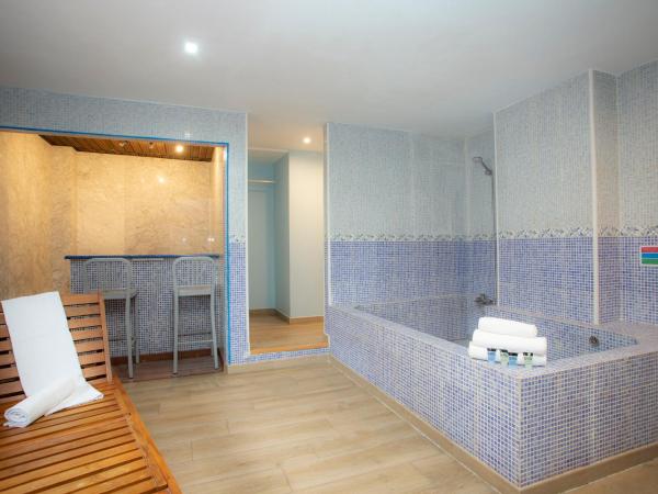 Casual Civilizaciones Valencia : photo 3 de la chambre suite de luxe avec baignoire spa