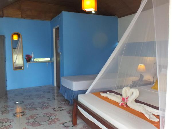 Klong Jark Bungalows : photo 1 de la chambre family room (3 adults) with air-con