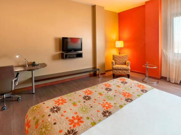 Hotel Must : photo 3 de la chambre chambre quadruple avec baignoire