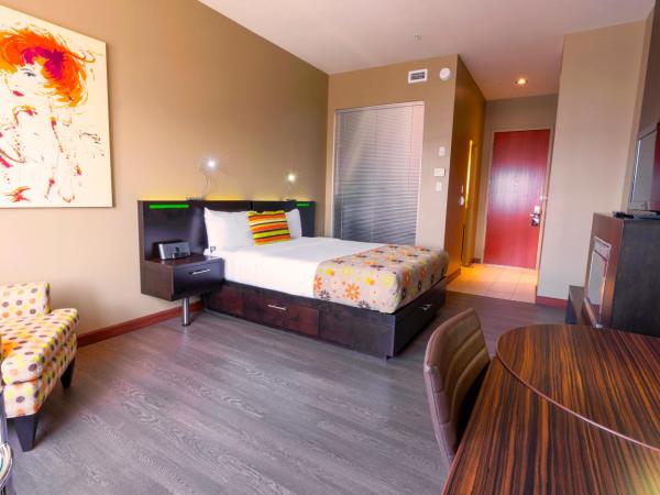 Hotel Must : photo 3 de la chambre chambre double avec cheminée et douche