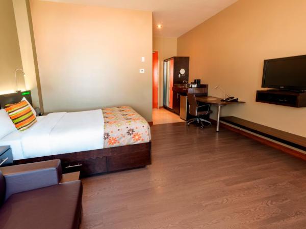 Hotel Must : photo 1 de la chambre chambre quadruple avec baignoire