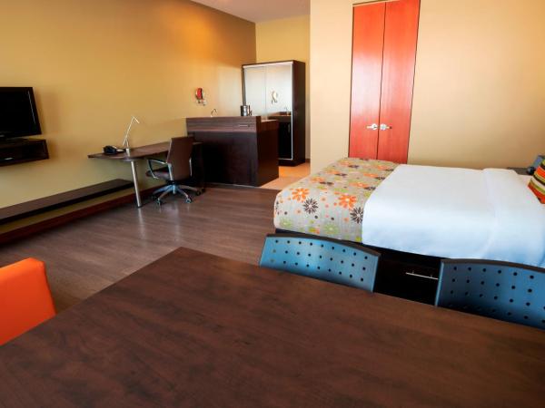 Hotel Must : photo 2 de la chambre chambre familiale avec 2 lits queen-size et 1 canapé-lit