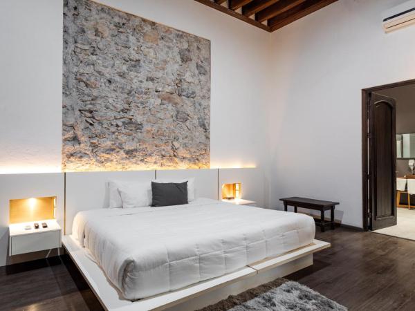 El Mesón de Santa Rosa : photo 3 de la chambre suite lit king-size