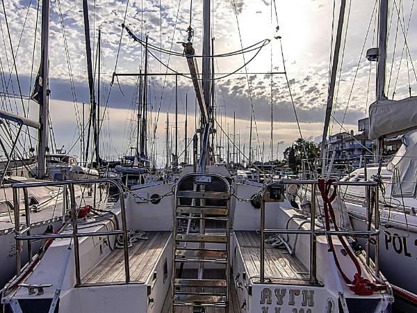 Relaxing stay in a cozy sailing boat in Kalamata : photo 5 de la chambre mobile home