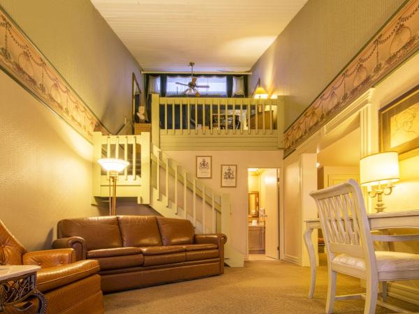 Auberge Québec : photo 2 de la chambre suite lit queen-size - vue sur piscine