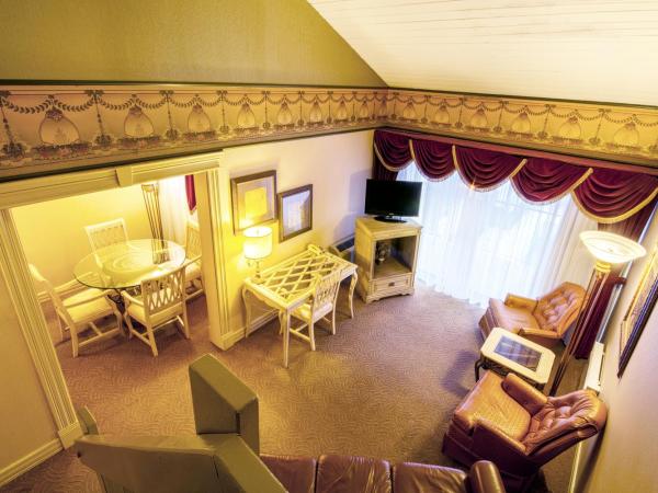 Auberge Québec : photo 3 de la chambre suite lit queen-size - vue sur piscine