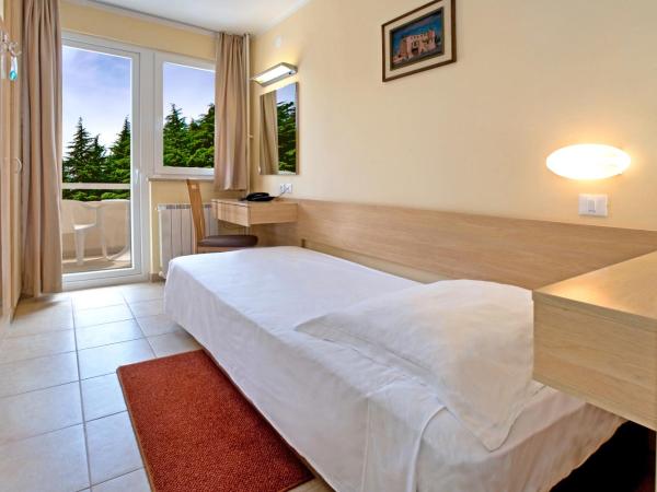 Hotel Delfin Plava Laguna : photo 2 de la chambre chambre simple classique avec balcon