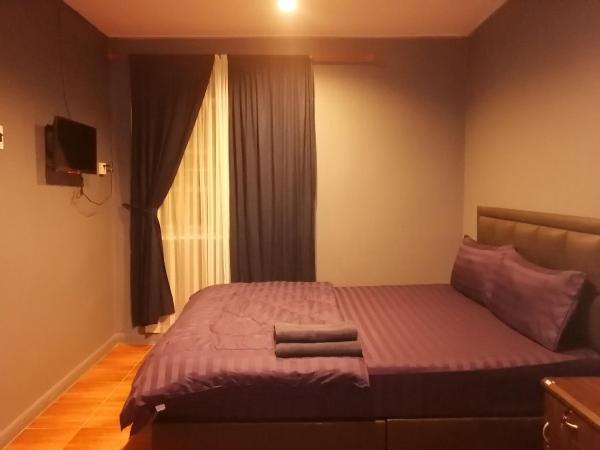 airport house : photo 9 de la chambre chambre double avec salle de bains privative