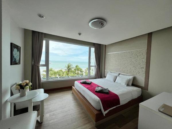 The Beach Front Resort, Pattaya : photo 2 de la chambre suite - vue sur mer