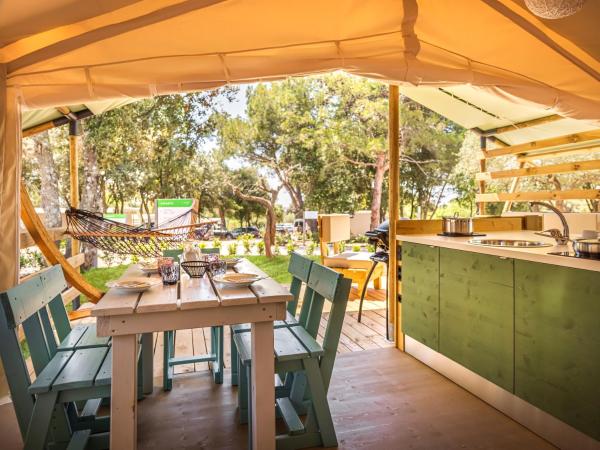 Maistra Camping Amarin Glamping : photo 2 de la chambre tente